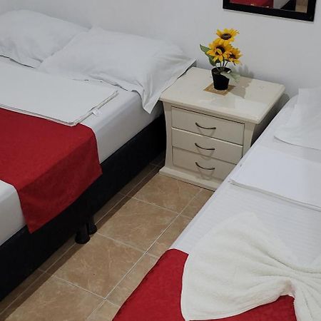 Hostal Villa Del Rio Las Brisas Villavieja Exterior foto