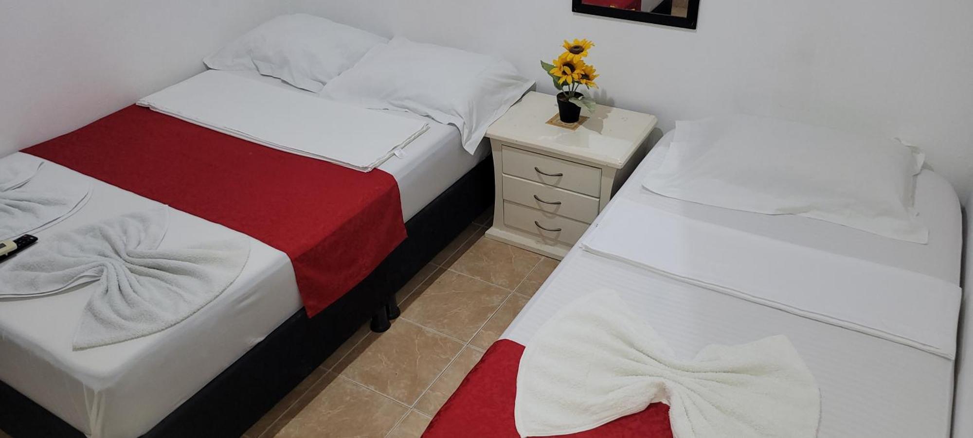 Hostal Villa Del Rio Las Brisas Villavieja Exterior foto